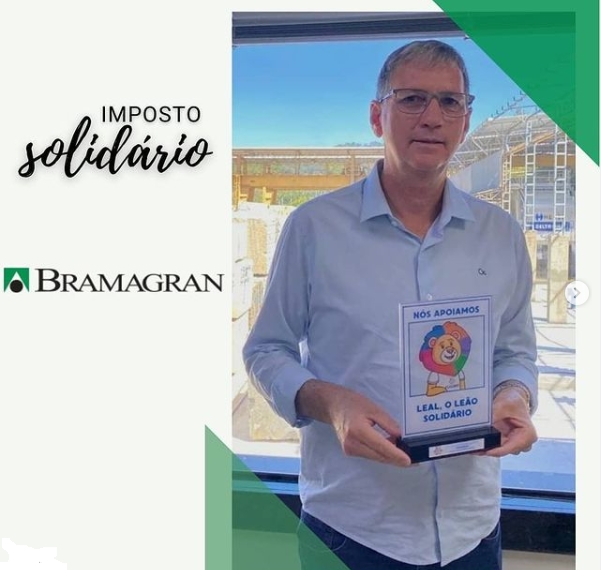 BRAMAGRAN RECEBE TROFÉU 