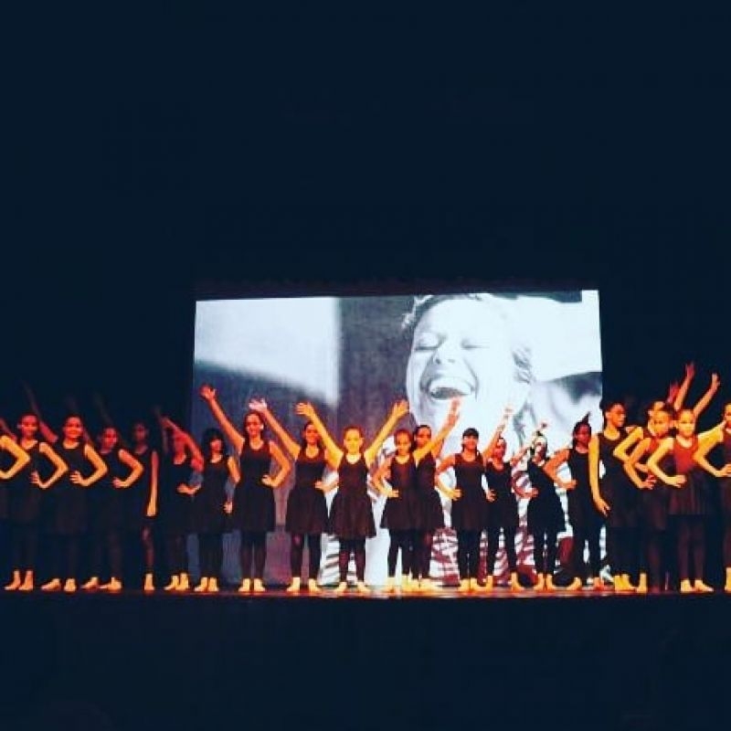 ALUNAS DE DANÇA DA ROCHATIVA PARTICIPAM DO ESPETÁCULO T.E.R.