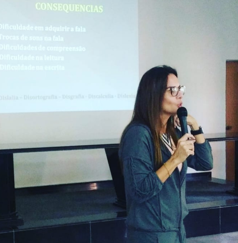 PALESTRA COM A FONOAUDIÓLOGA RENATA BANDEIRA